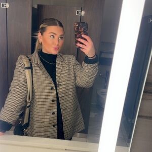 Meet your Posher, Taylor